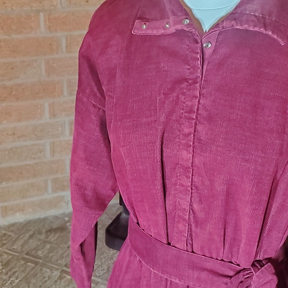 Vintage Caron Maroon Corduroy Dress. Snap closure to waist - Picture 3 of 4